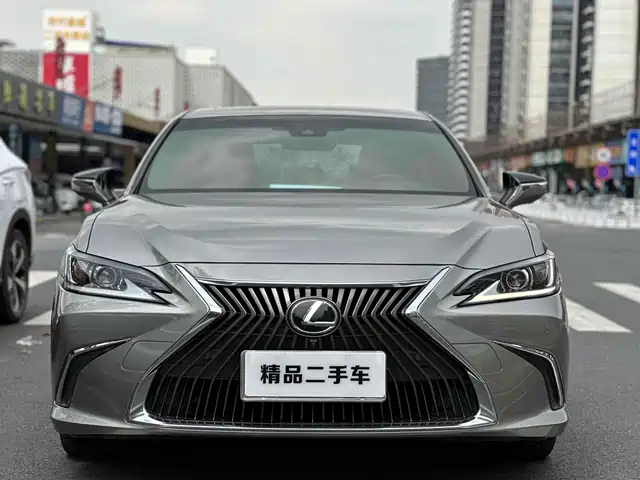 LEXUS  ES 2021