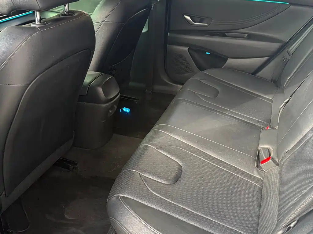Hyundai Elantra — миниатюра 6