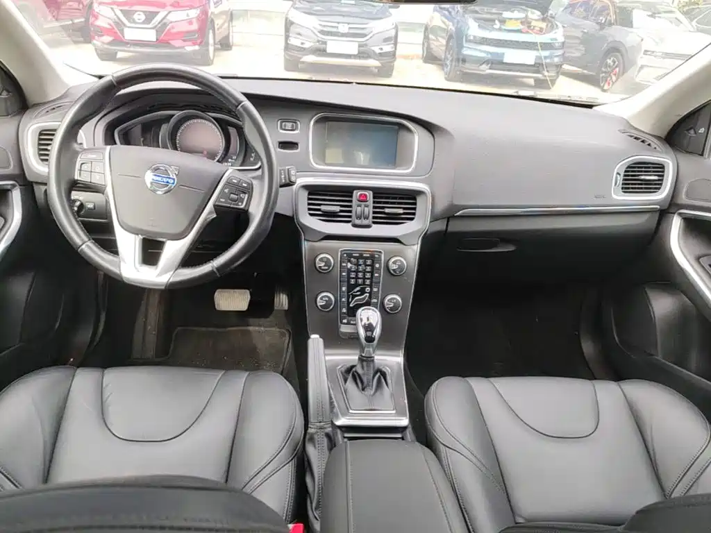 Volvo V40 — миниатюра 10