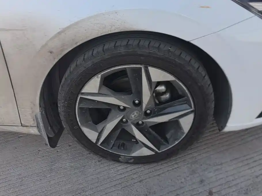 Hyundai Elantra — миниатюра 6