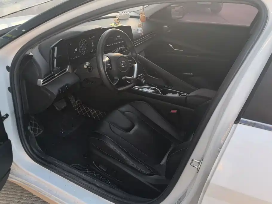 Hyundai Elantra — миниатюра 9