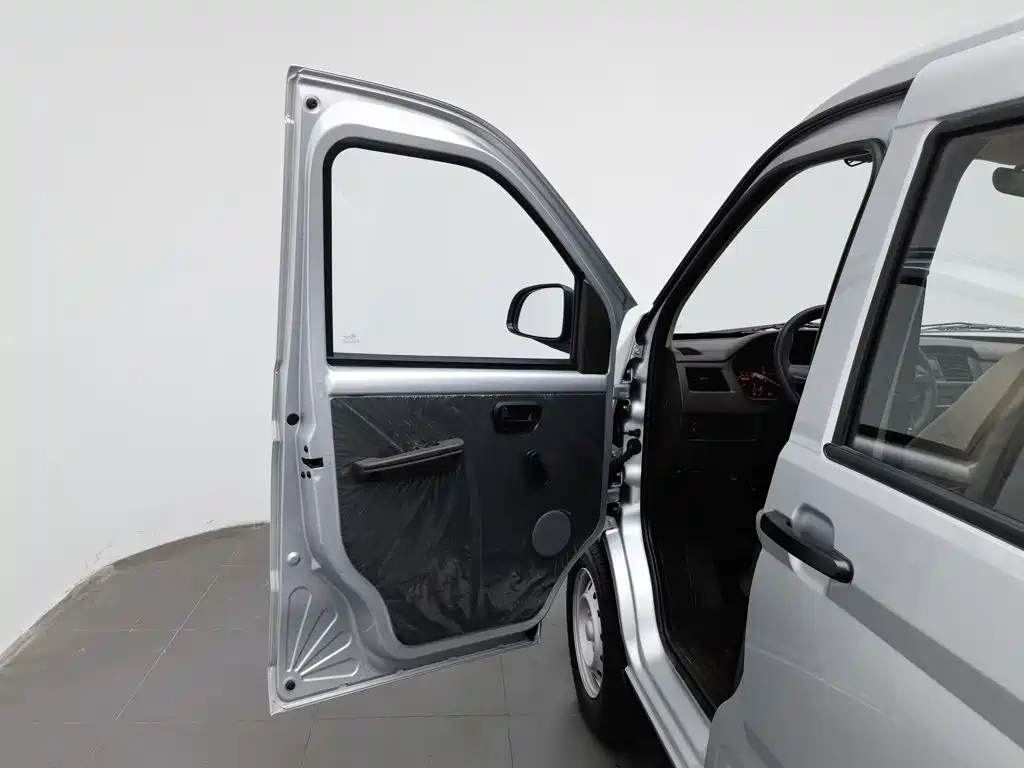 Wuling Rongguang S — миниатюра 8