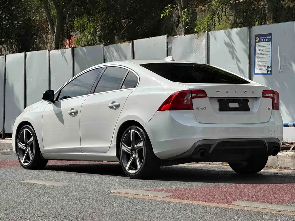 Volvo S60 (Import) — миниатюра 8