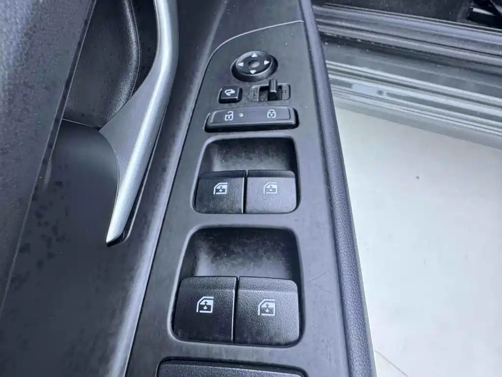 Hyundai Elantra — миниатюра 15