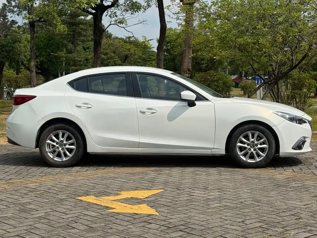 Mazda 3 Axela — миниатюра 11