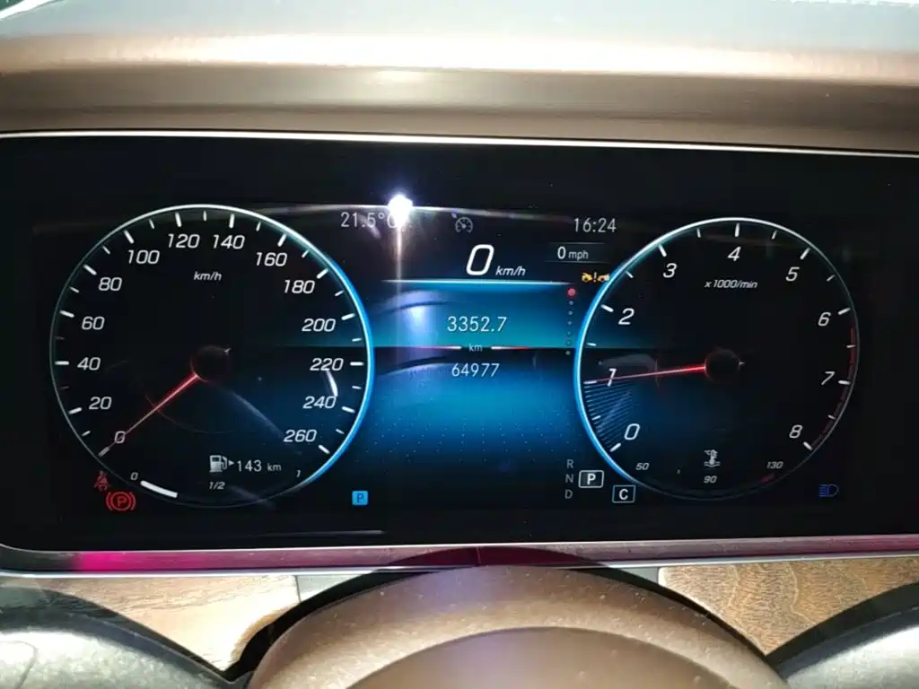 Mercedes-Benz E-Class — миниатюра 12