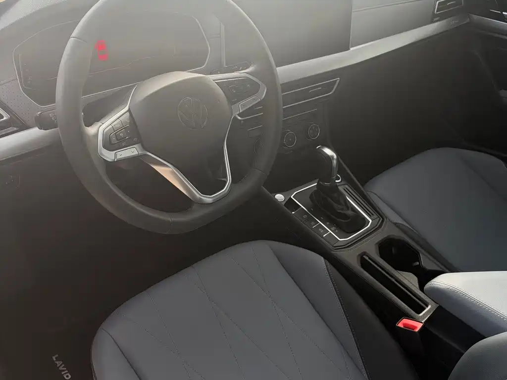 Volkswagen Lavida — миниатюра 6