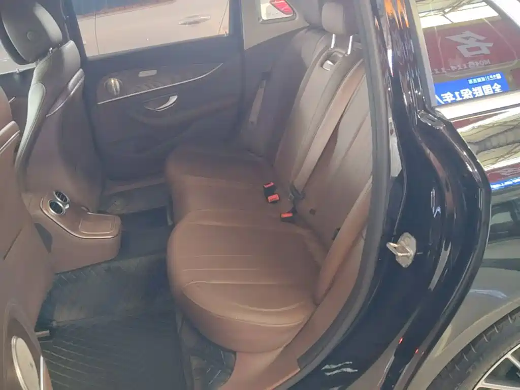 Mercedes-Benz E-Class — миниатюра 17