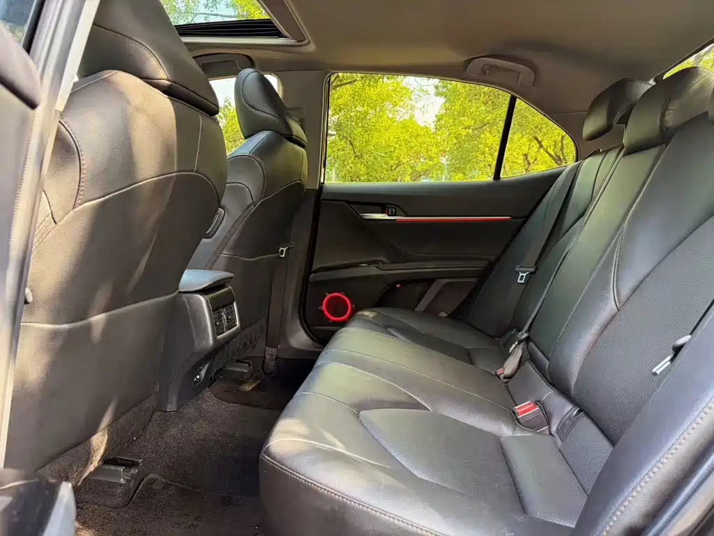 Toyota Camry — миниатюра 11