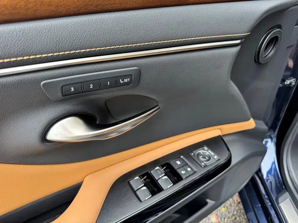 Lexus ES — миниатюра 6