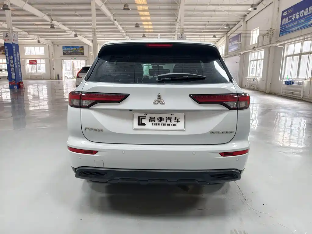 Mitsubishi Outlander — миниатюра 5