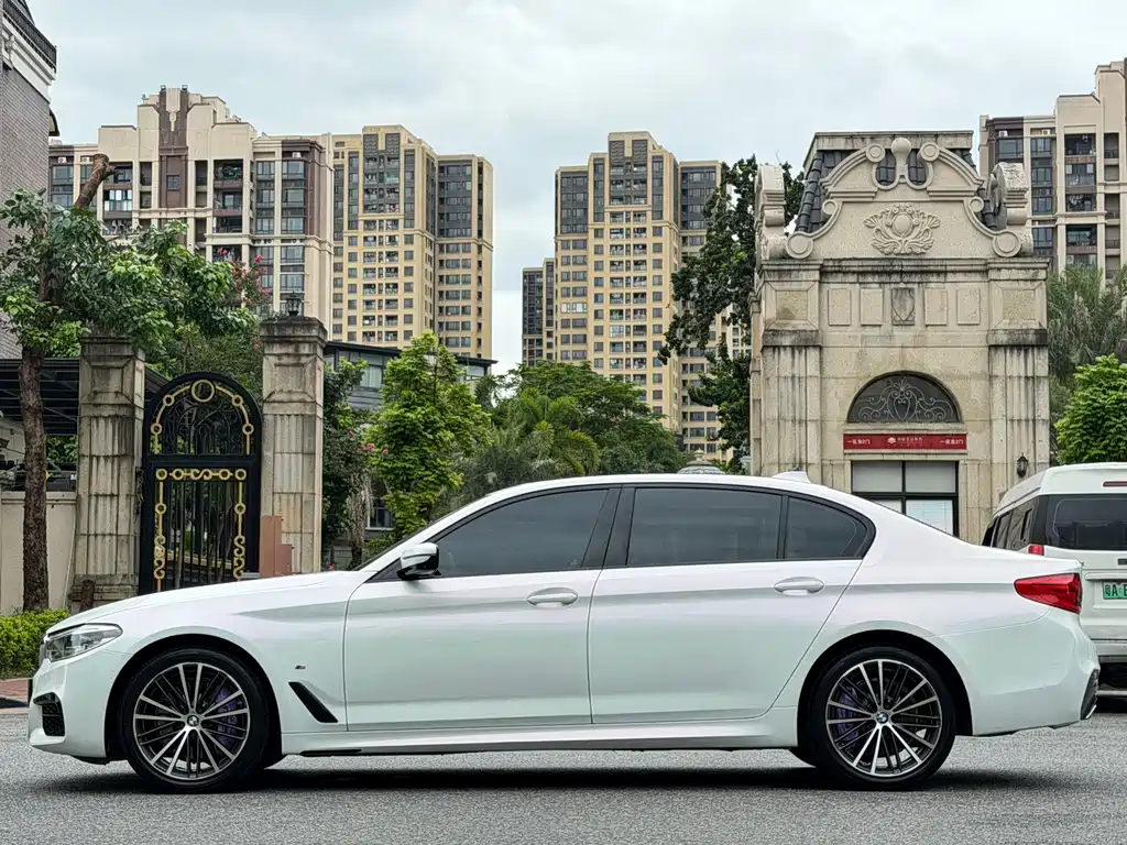 BMW 5 Series — миниатюра 14