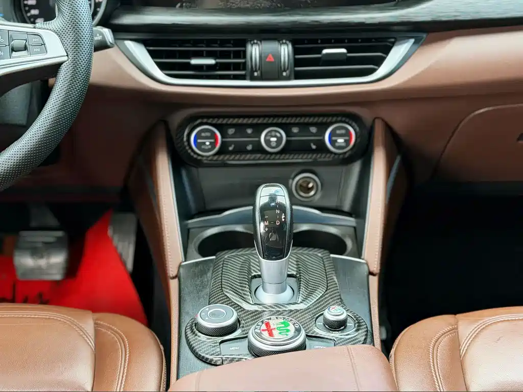 Alfa Romeo Stelvio — миниатюра 16