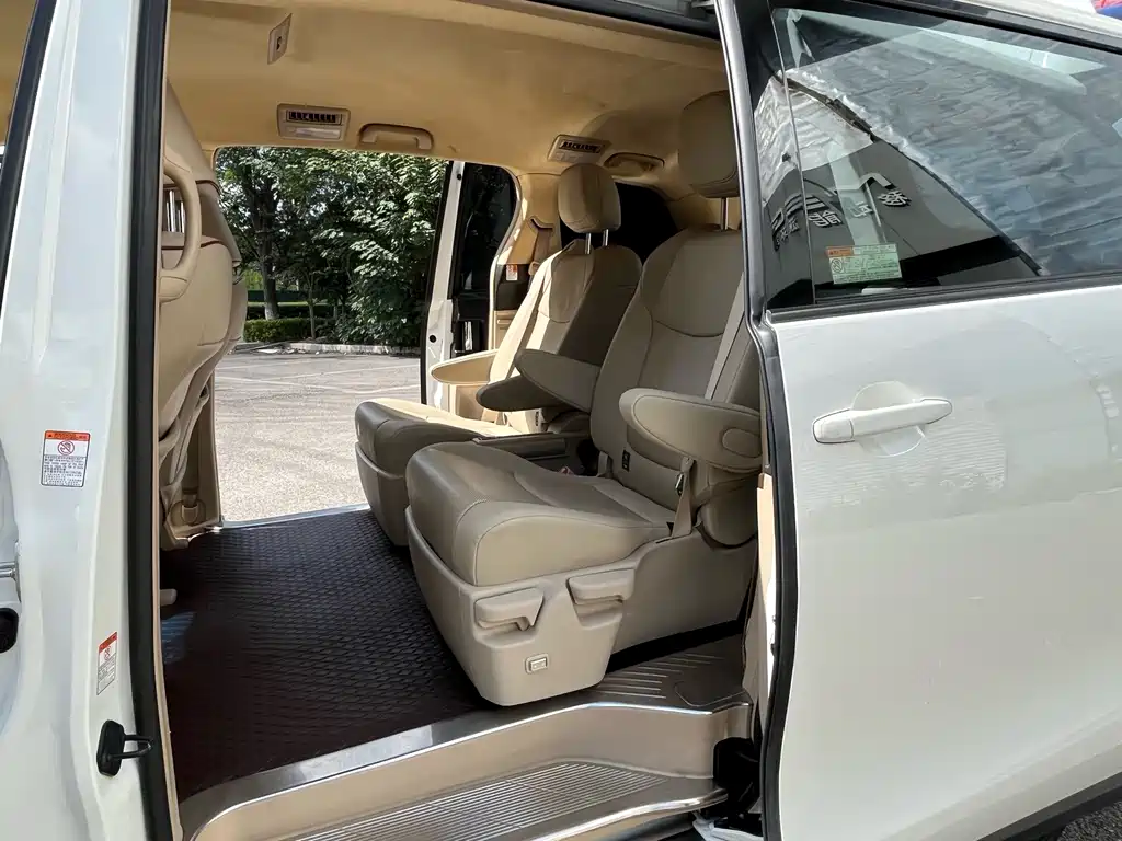 Toyota Previa — миниатюра 15