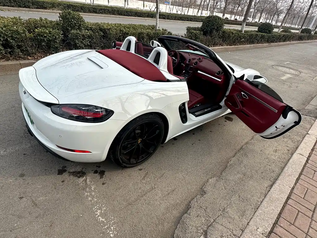 PORSCHE 718