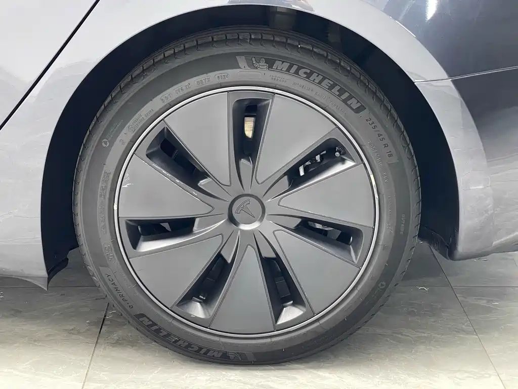 Tesla Model 3 — миниатюра 19