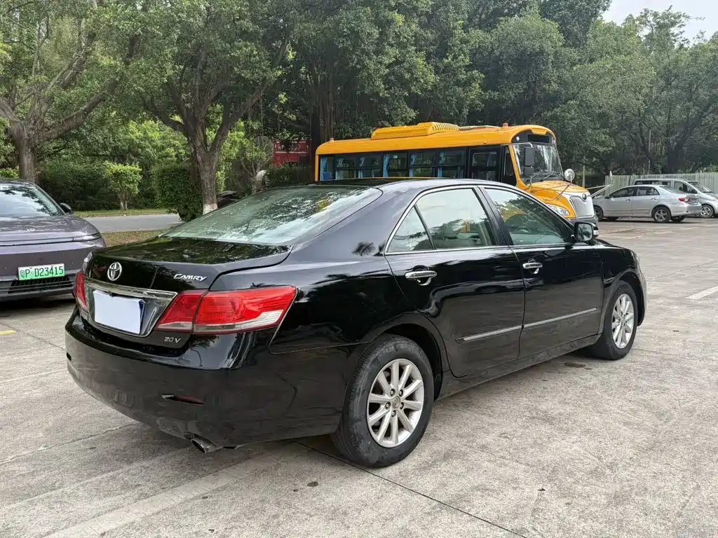 Toyota Camry — миниатюра 3