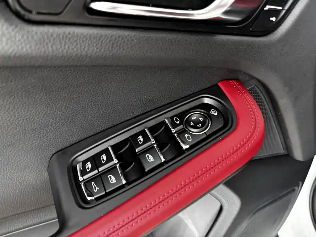 Porsche Macan — миниатюра 11