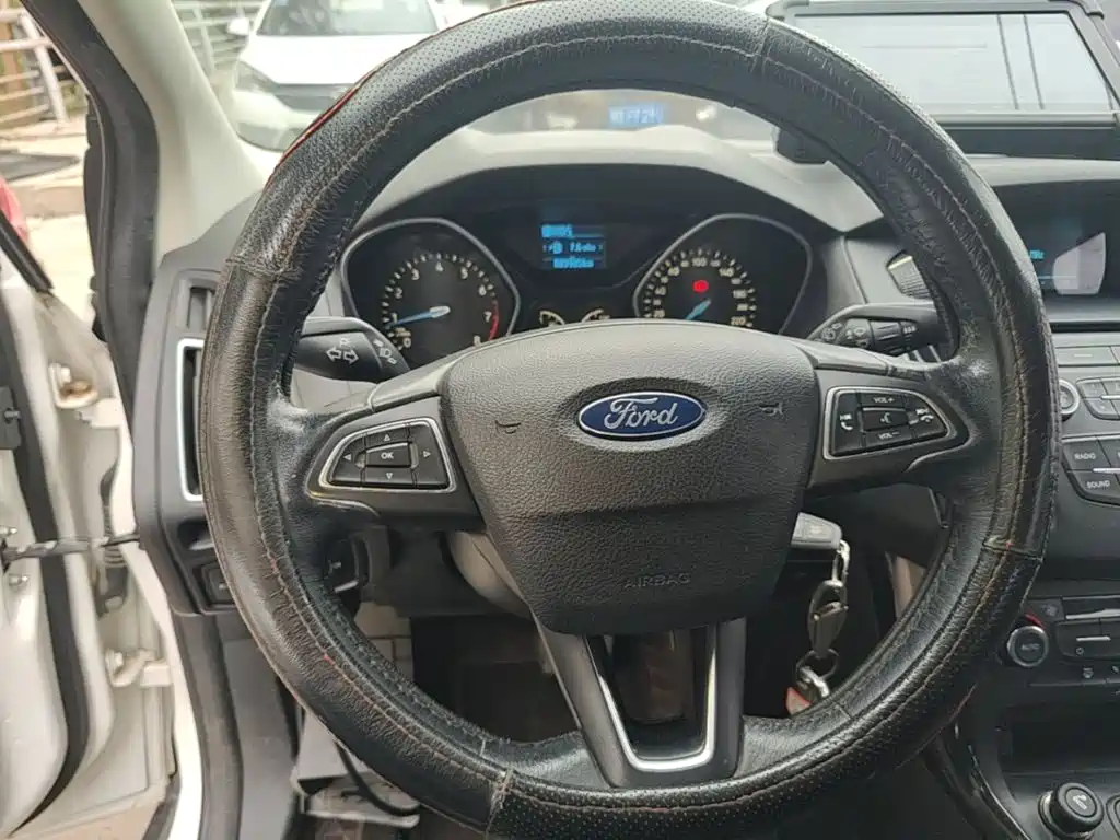 Ford Focus — миниатюра 11