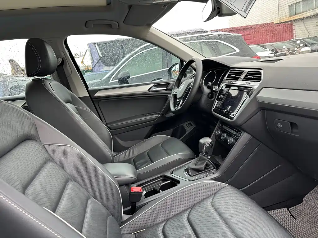 Volkswagen Tiguan L PHEV — миниатюра 14