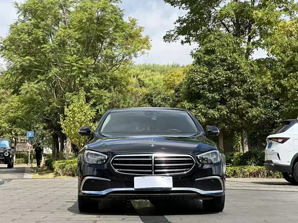 Mercedes-Benz E-Class — миниатюра 2