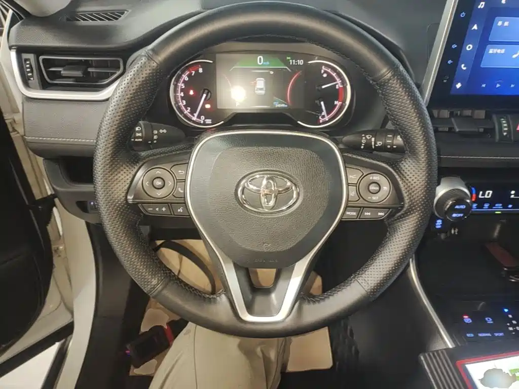 Toyota RAV4 — миниатюра 11