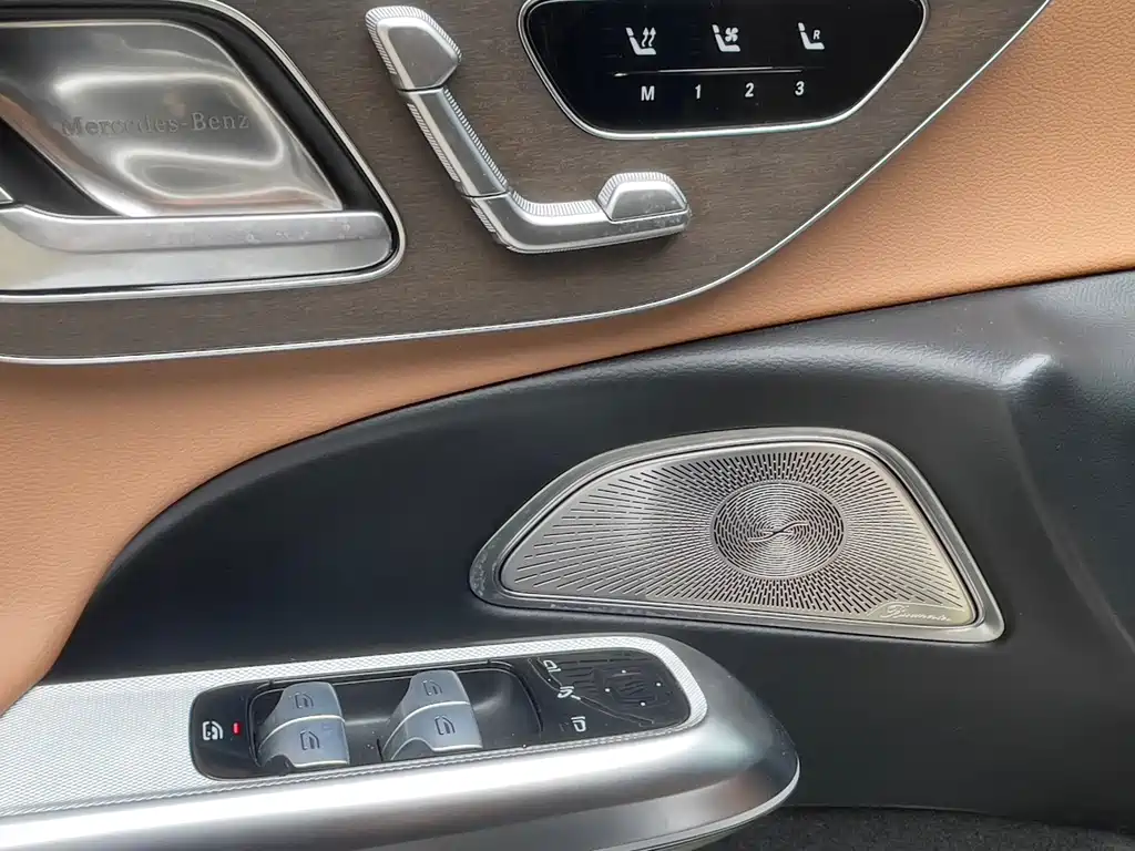 Mercedes-Benz E-Class — миниатюра 6