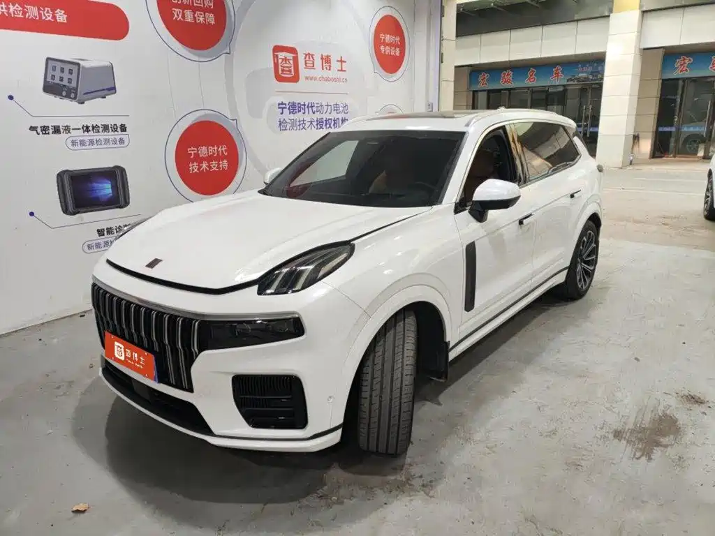 Lynk & Co 09