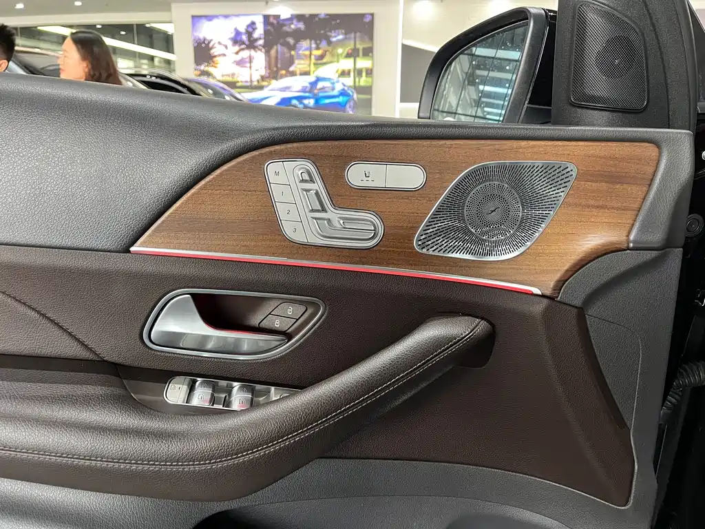 Mercedes-Benz GLE (Import) — миниатюра 8