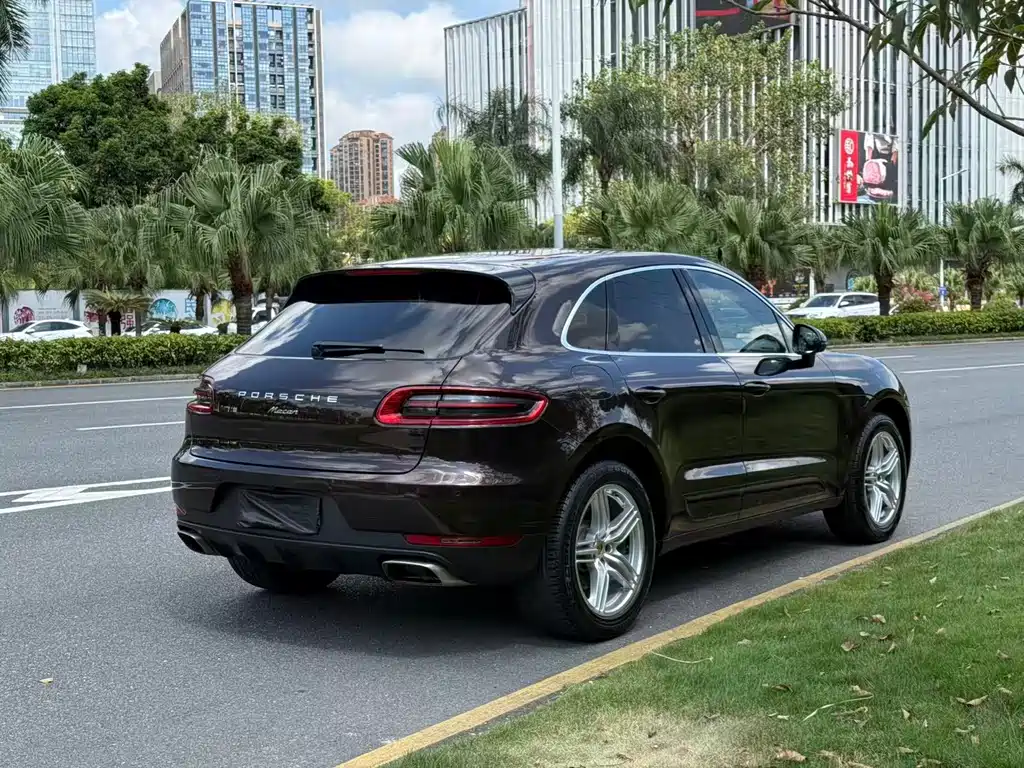 Porsche Macan — миниатюра 6