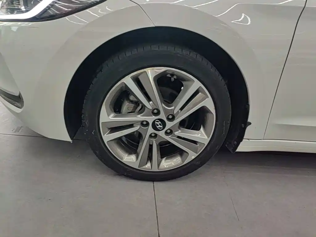 Hyundai Elantra — миниатюра 23