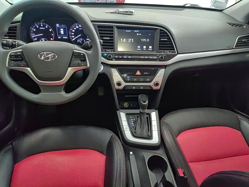 Hyundai Elantra — миниатюра 10