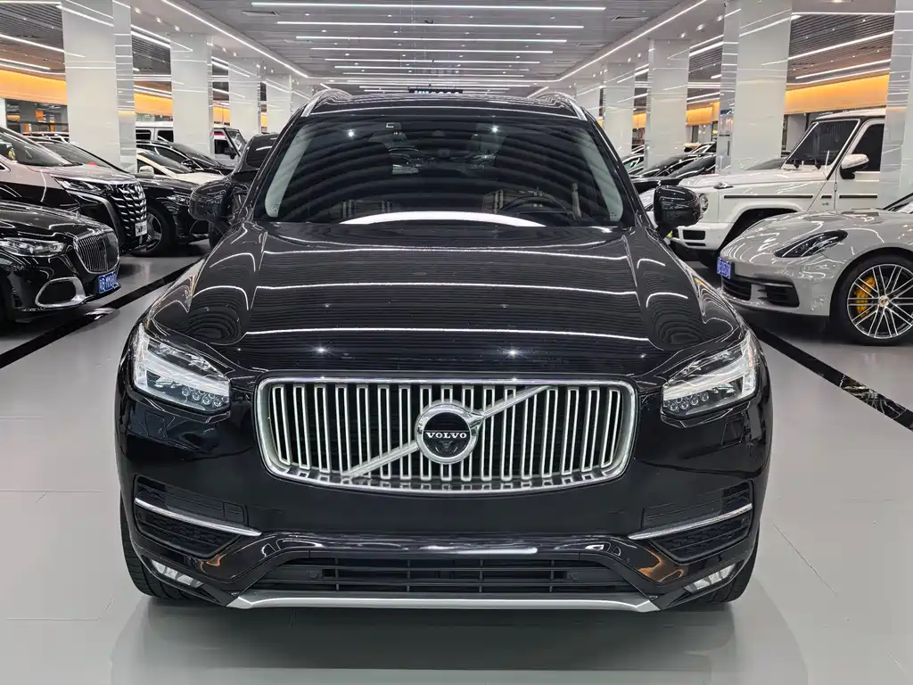 Volvo XC90 2018 T6 7 мест