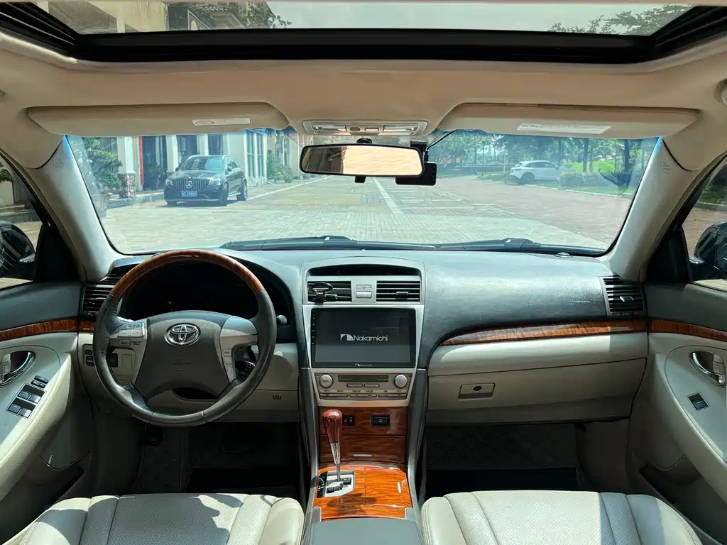 Toyota Camry — миниатюра 5