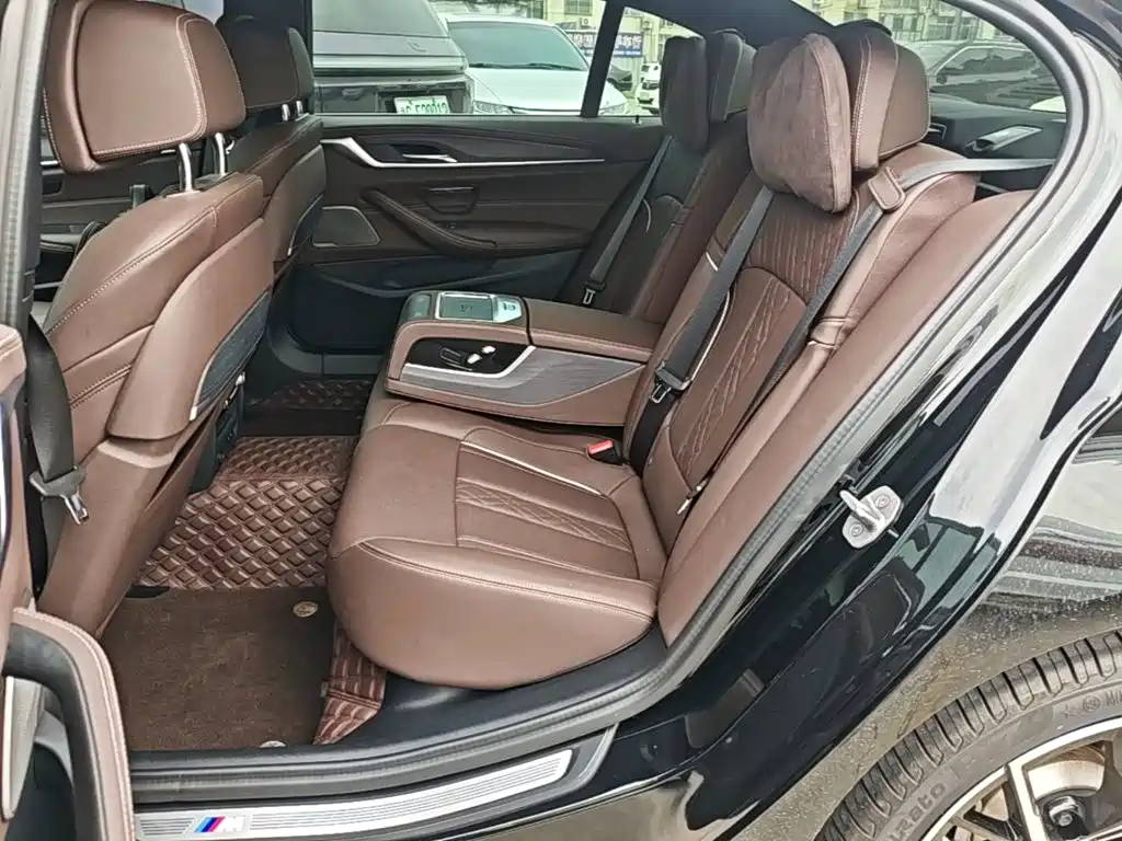 BMW 5 Series — миниатюра 17