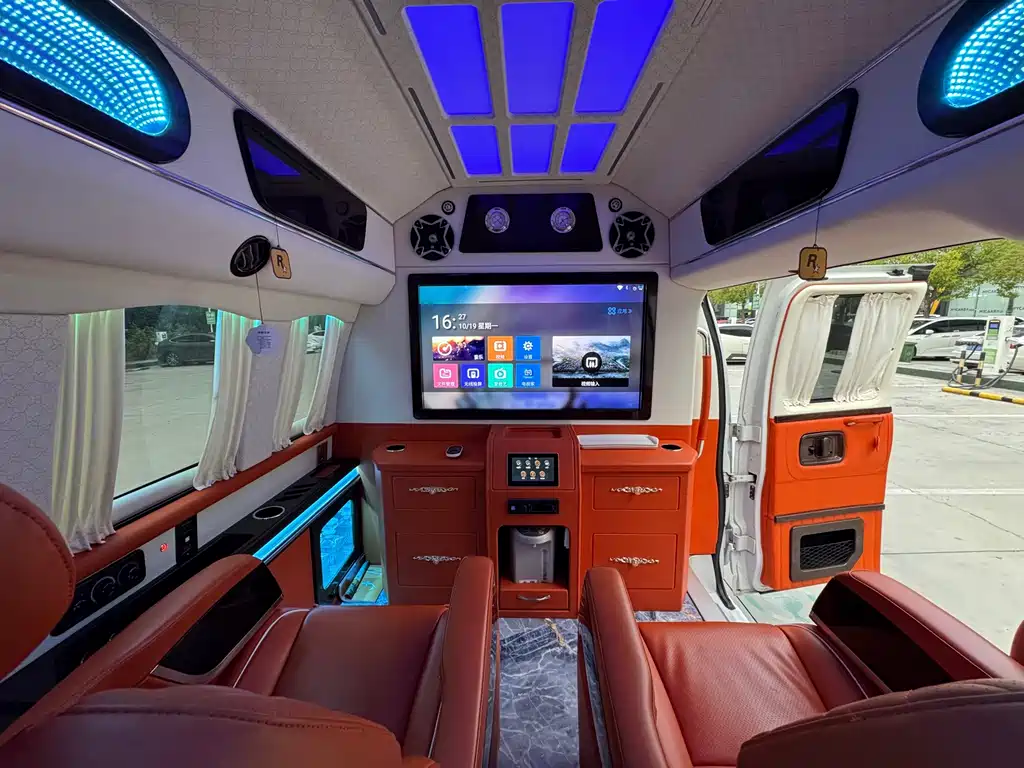 GMC Savana — миниатюра 9