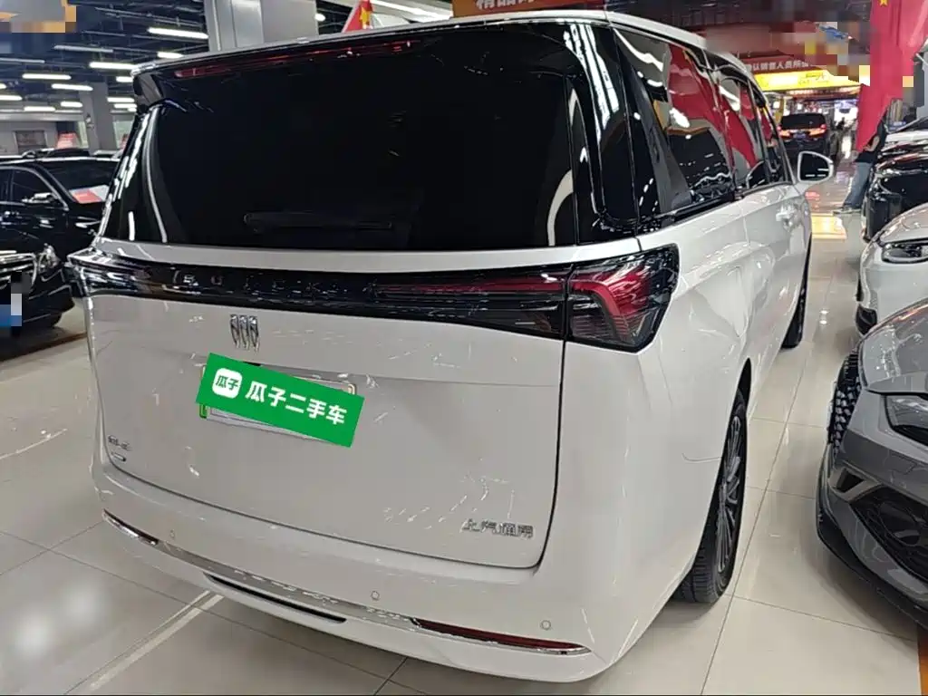 Buick GL8 Hybrid — миниатюра 7