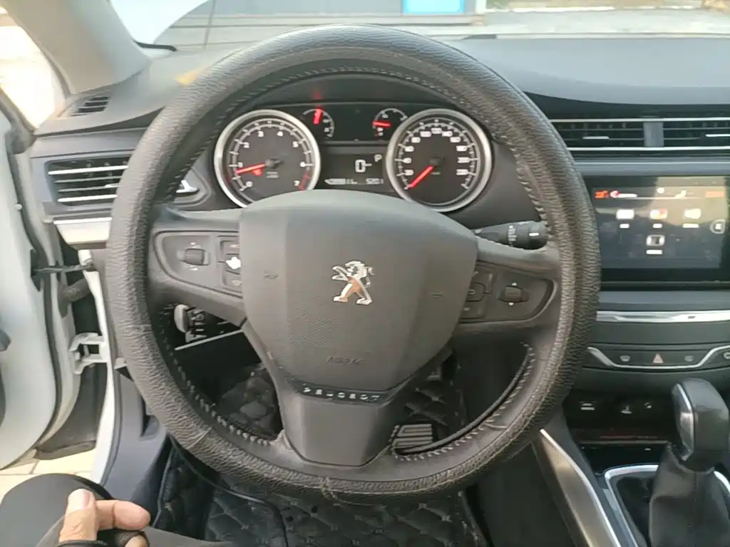 Peugeot 408 — миниатюра 11