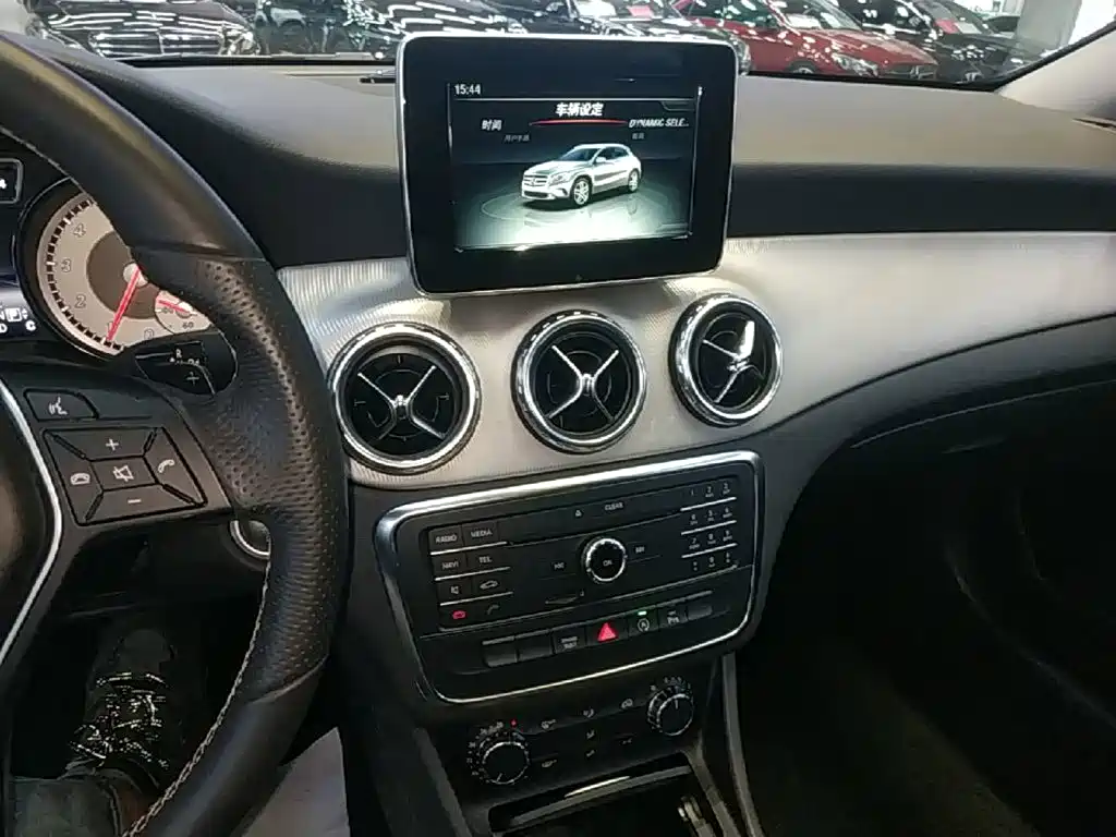 Mercedes-Benz GLA — миниатюра 13