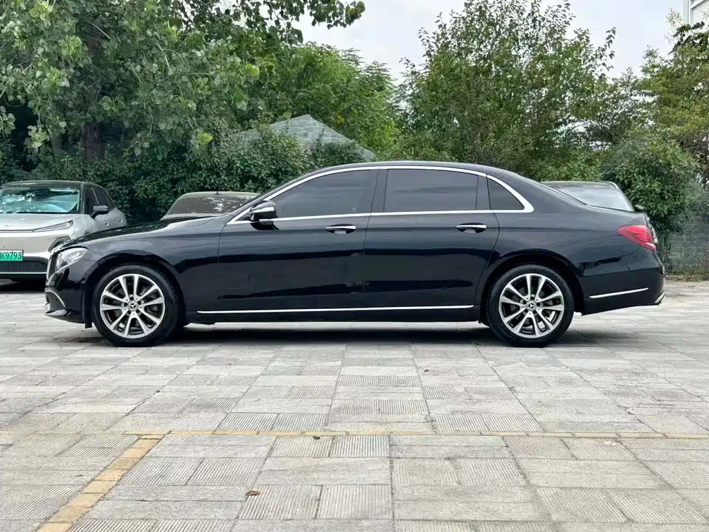 Mercedes-Benz E-Class — миниатюра 7
