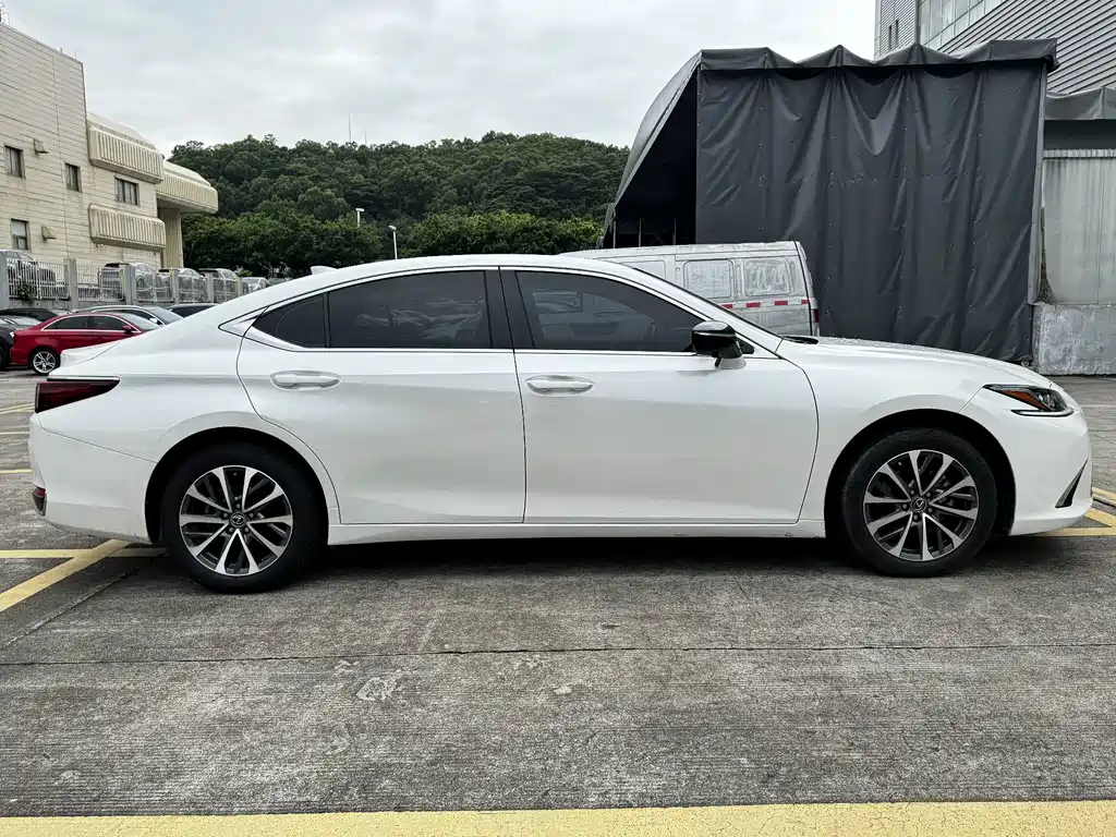 Lexus ES — миниатюра 5