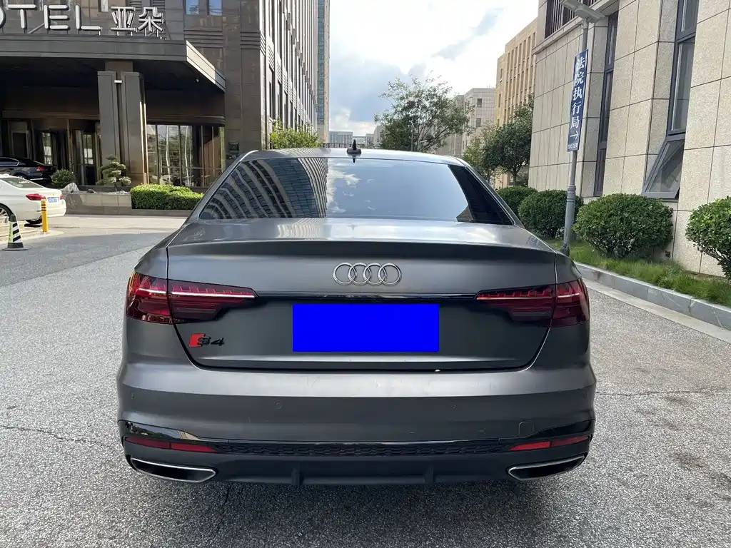 Audi A4L — миниатюра 12