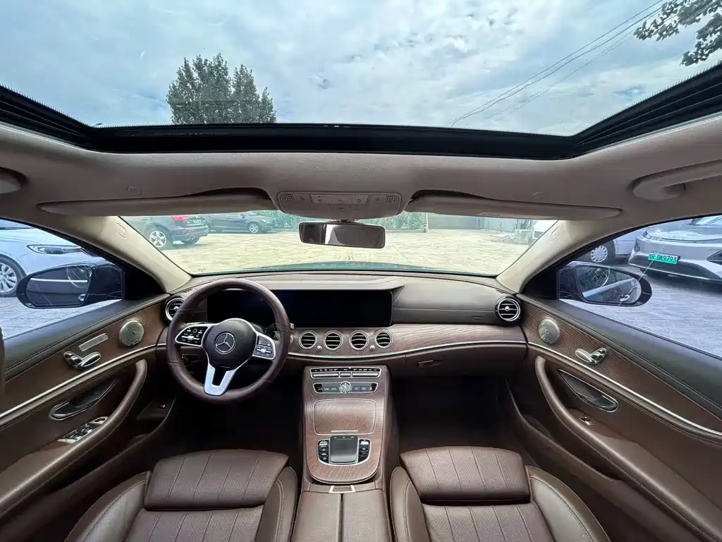 Mercedes-Benz E-Class — миниатюра 10