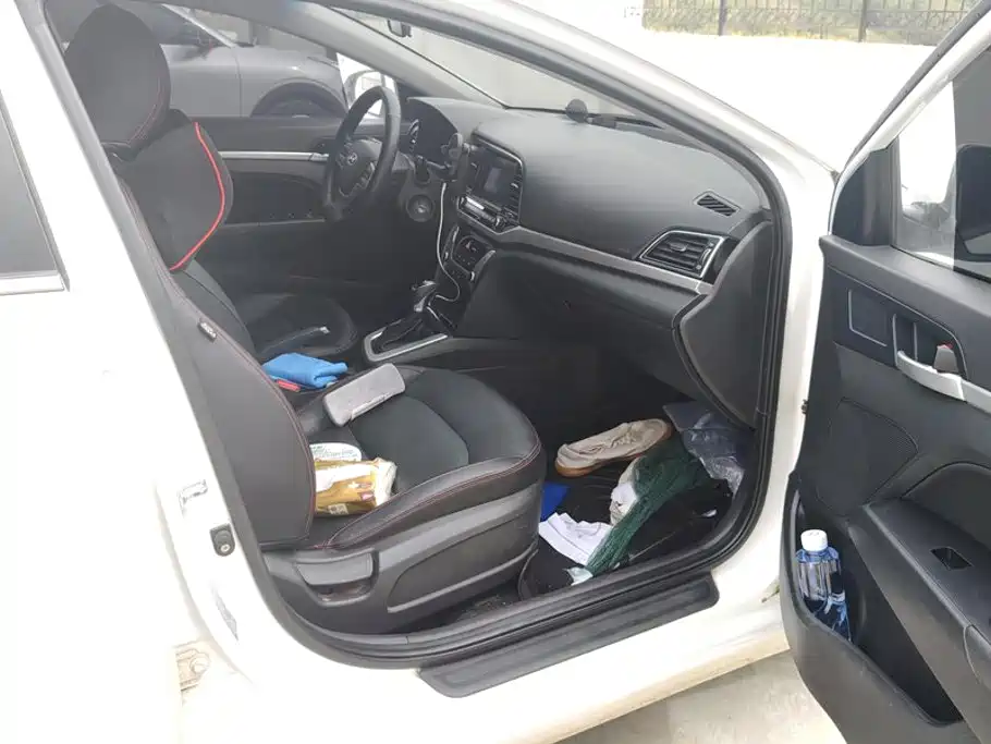 Hyundai Elantra — миниатюра 8