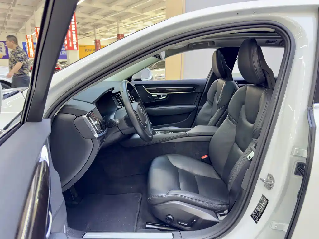 Volvo S90 — миниатюра 3