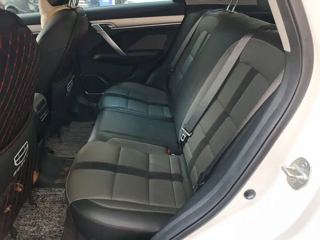 Geely Binyue — миниатюра 17