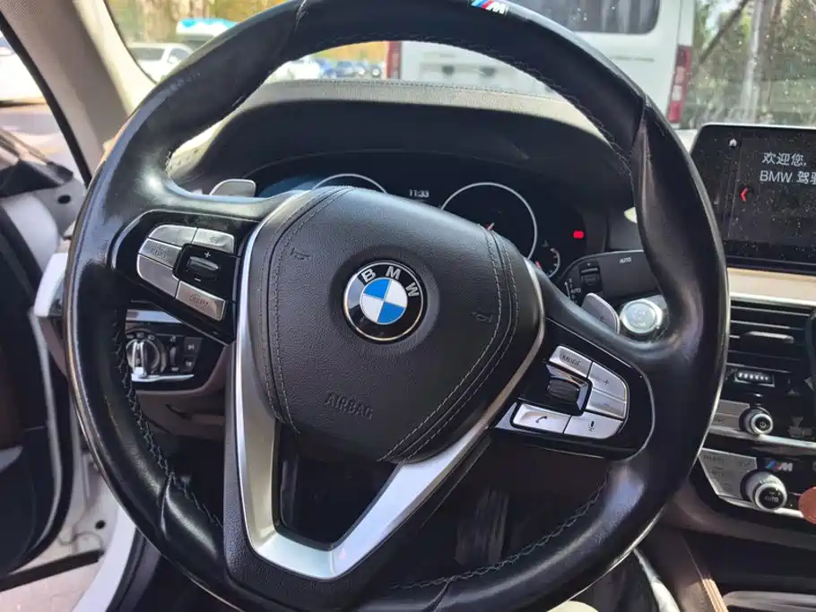 BMW 5 Series — миниатюра 15