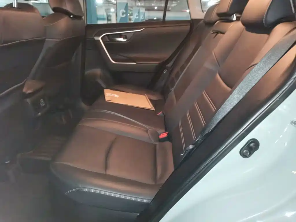 Toyota RAV4 — миниатюра 18
