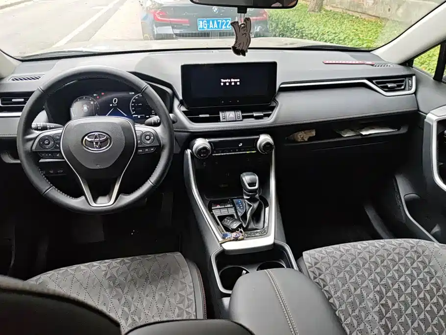 Toyota RAV4 — миниатюра 12