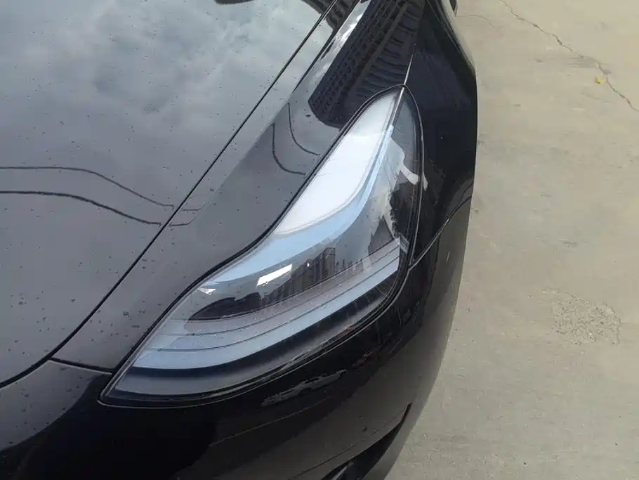 Tesla Model 3 — миниатюра 5